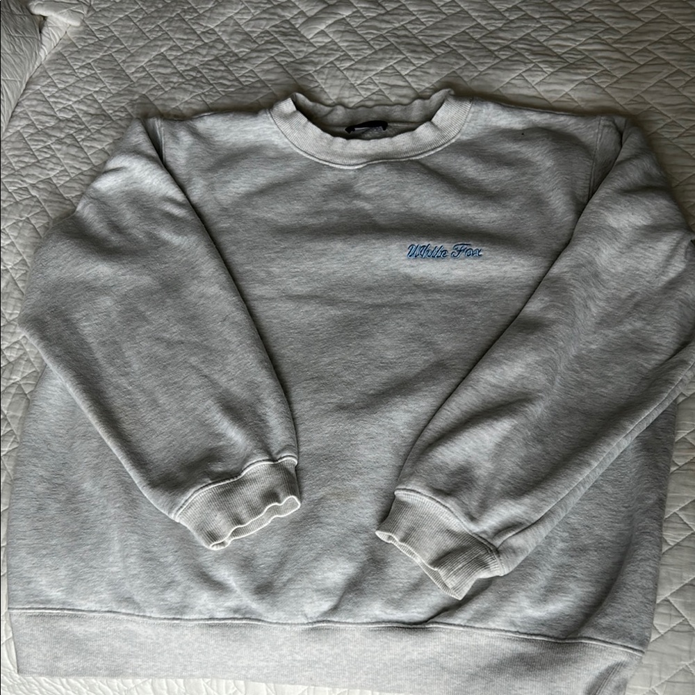 White Fox Boutique Gray Sweatshirt Casual Crewneck